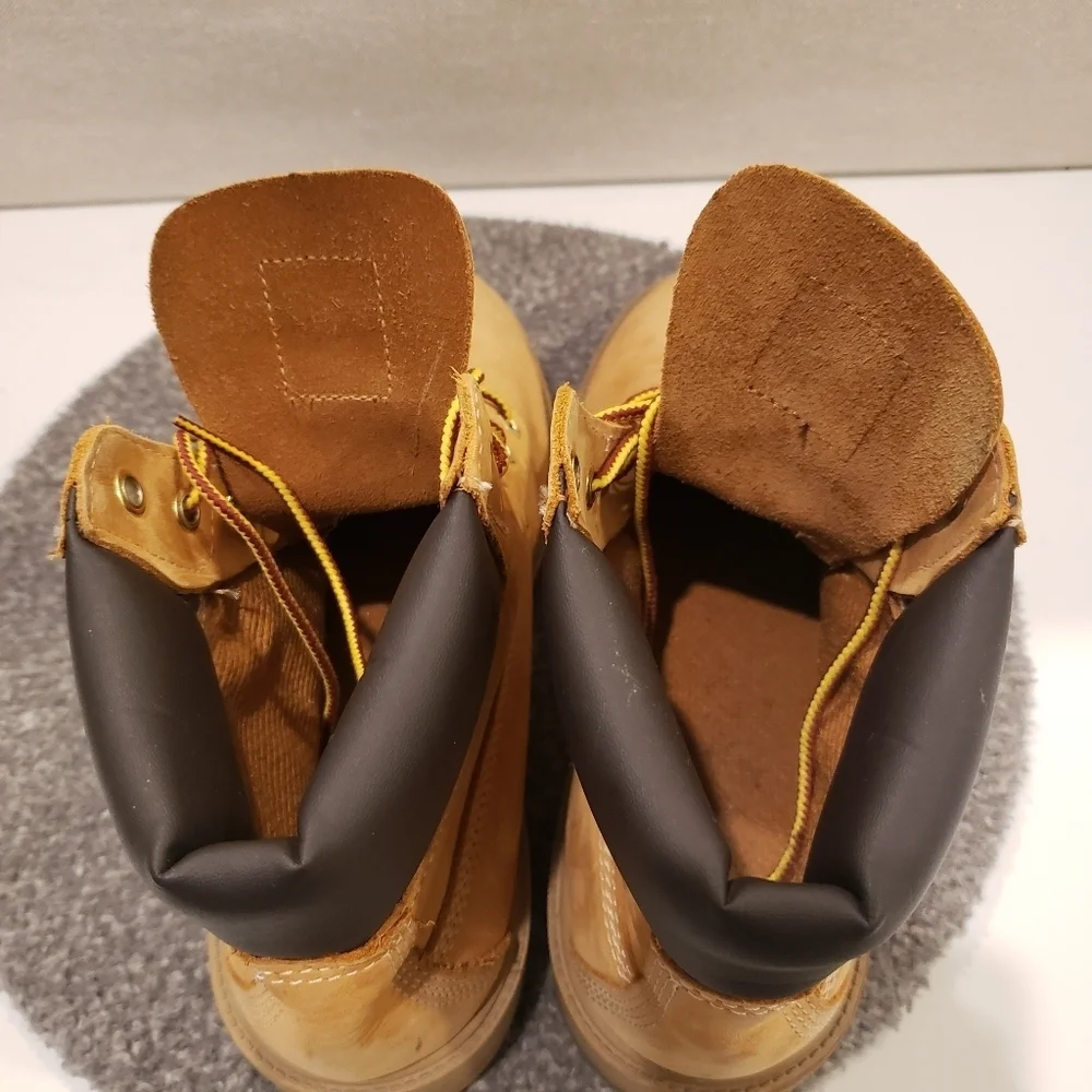Timberland Classic work Boots 10960 Youth Boys Size 5.5 (GOOD CONDITION)